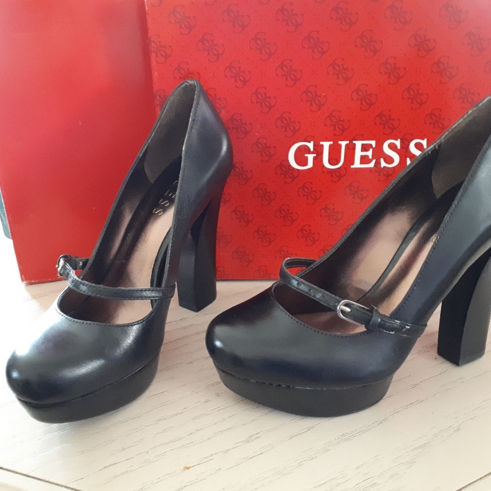SALE!! NWOT Guess high heels size 5.5 never worn